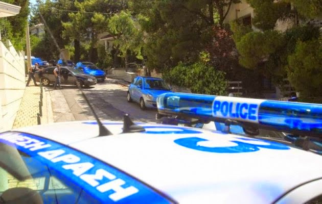 Με πυροβολισμούς απάντησε στους ληστές που διέρρηξαν το σπίτι του... Με πυροβολισμούς απάντησε στους ληστές που διέρρηξαν το σπίτι του...