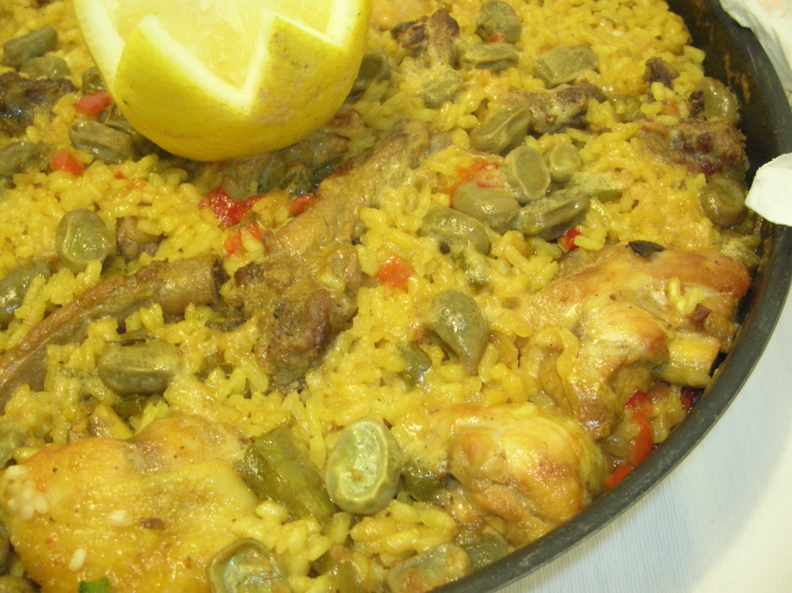 Nuvola Glacé / Mary Paella de costillas y pollo