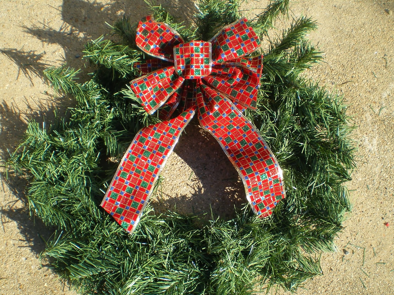 L7 QUILTS How to attach a wreath to your car.