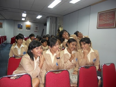 Foto Sekretaris Cantik Foto Sekretaris Cantik