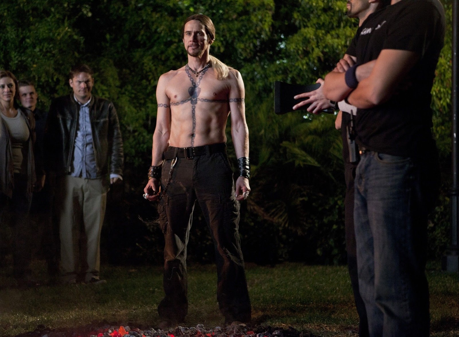 http://4.bp.blogspot.com/-t5lyRM1sn5g/UTIpZFmU5BI/AAAAAAAAjCc/mxDRvtqXMkw/s1600/incredible-burt-picture09.jpg