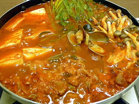 おっさんひとり飯（旧サイト）: 日本酒に合うトマト鍋。「キムチトマト鍋」