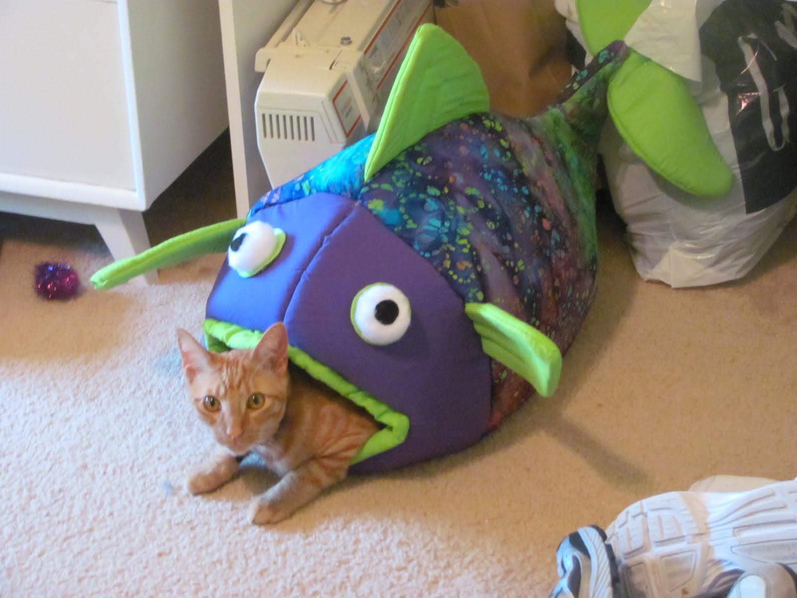 Jar of Laughs Fish Bed for Cats