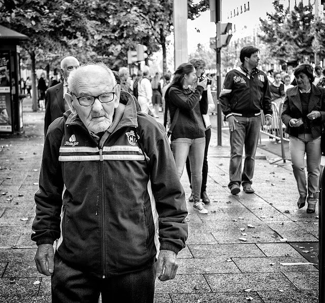 Paseando el dia del Pilar - People - El público