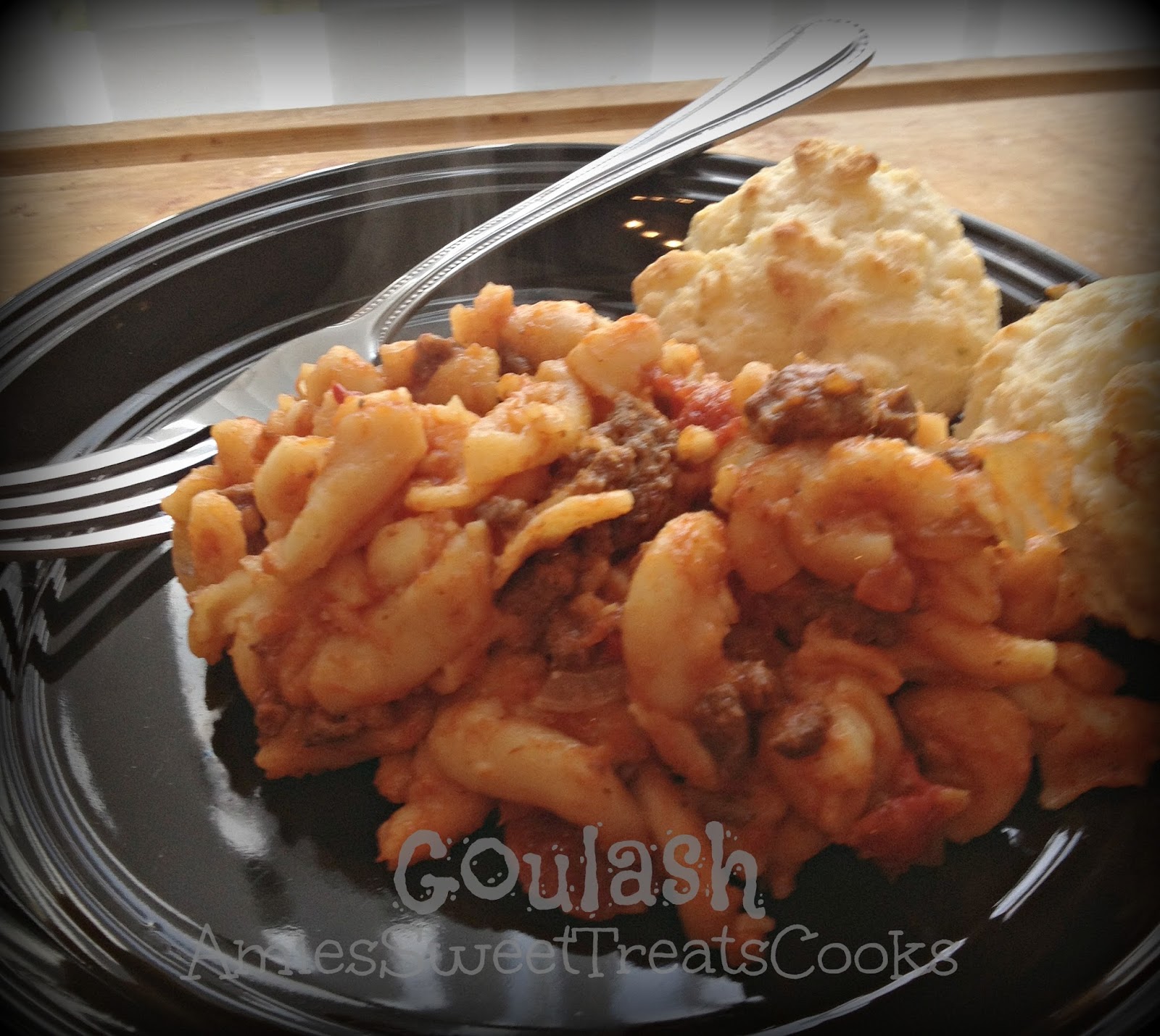 Ya, I Can Cook Too! Crock Pot Goulash & 7up Biscuits