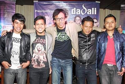 Download Mp3 Dadali Ku Tak Pantas Di Surga | dadali ku tak pantas di surga mp3 rempitmp3 Download Mp3 Dadali Ku Tak Pantas Di Surga | dadali ku tak pantas di surga mp3 rempitmp3