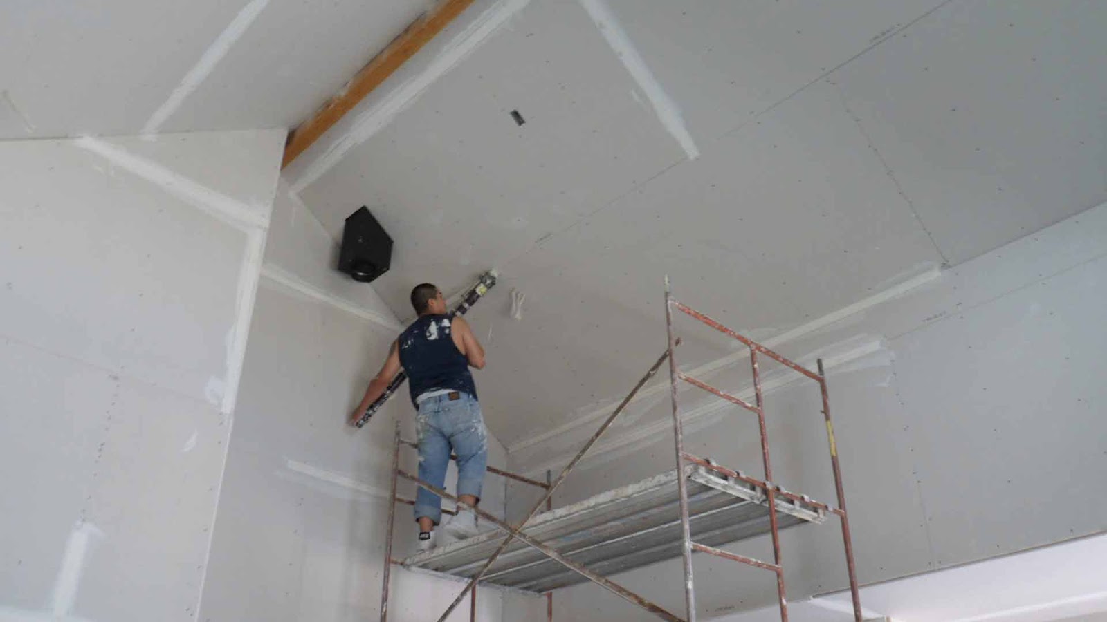 Rocky Hollow Home Tape and Float