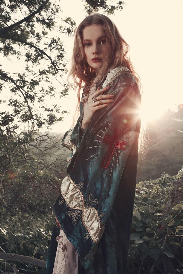 Europe Fashion Men's And Women Wears...... Torchlight Jewellery (fall