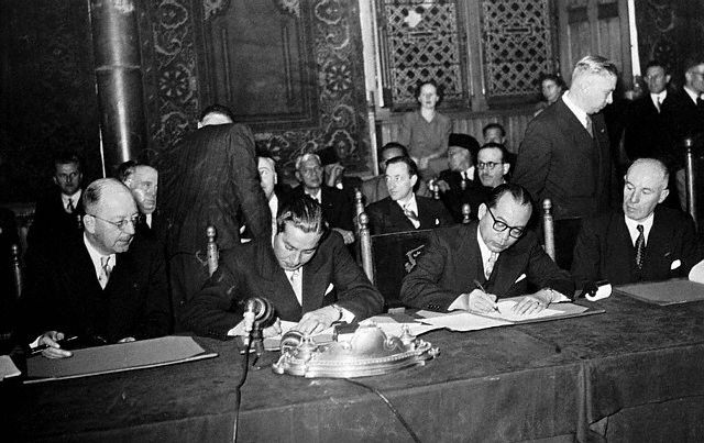 Indonesia Zaman Doeloe Penandatanganan naskah hasil