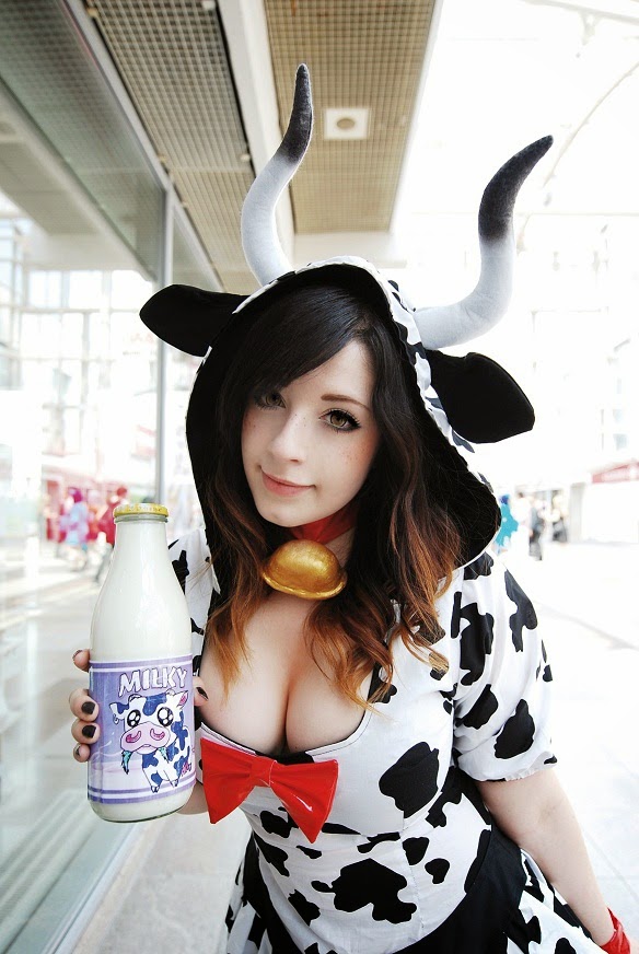 cosplay sexy d'une mignonne vache 