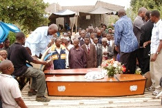 Consternação no funeral do casal morto em Maputo