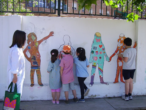 Seguimos con el mural. Abril 2011.