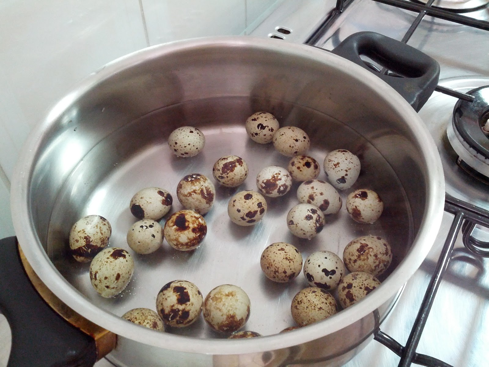 Viva Comida! Como fazer Conserva de ovos de codorna.