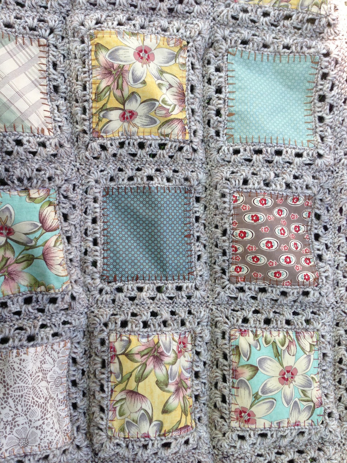 Stoff zusammen gehäkelt... Crochet quilt, Crochet fabric, Quilts