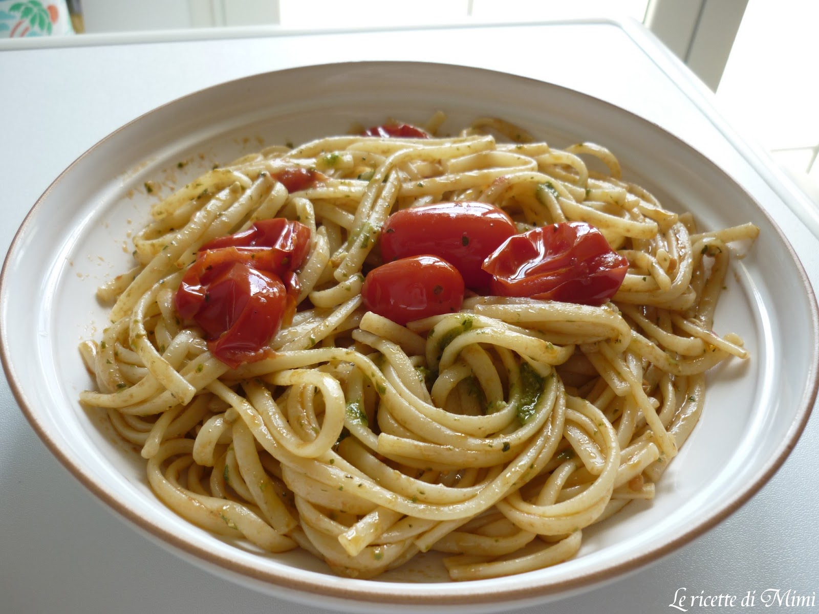 Linguine al pesto alla genovese e pomodorini datterini da Le ricette di