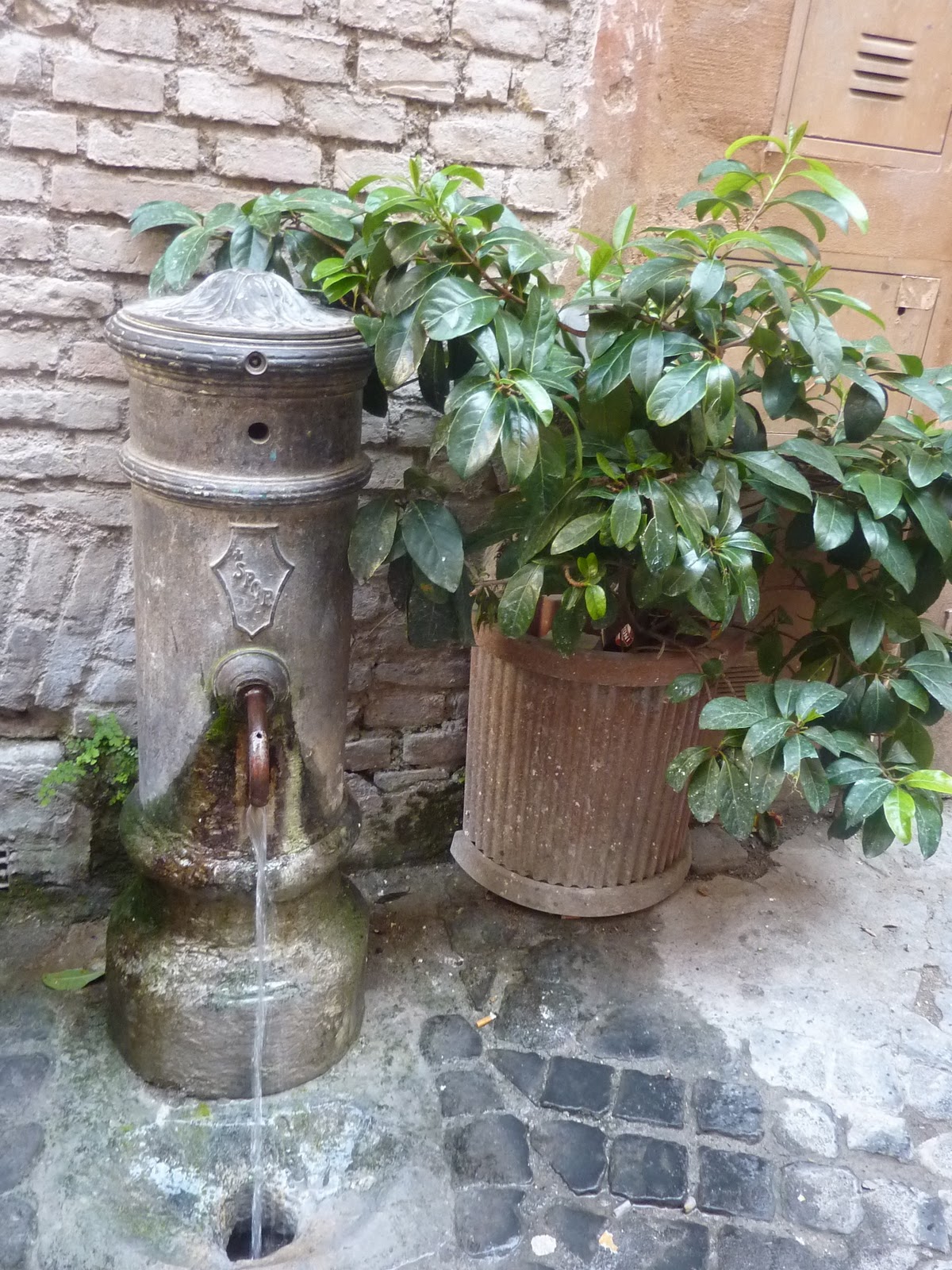 Rome's charming drinking fountains... Italian Allure Travel