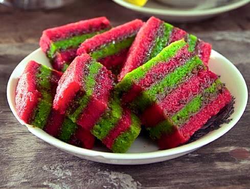 Aku Dia Dan Makanan Kek Kukus Masam Manis