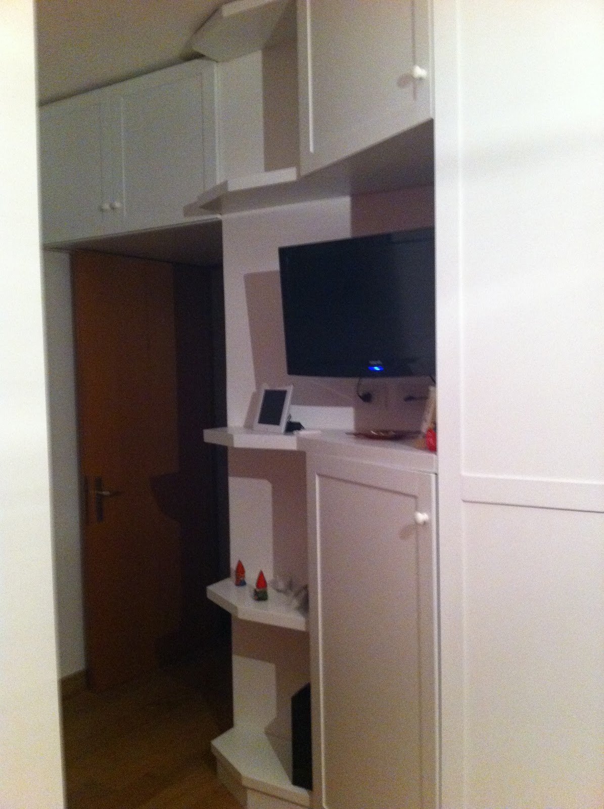 Armadio camera da letto porta tv : camere da letto con armadio ...