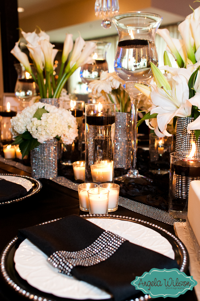 (Mesa perfeitaaa )*** White wedding centerpieces, Black and white centerpieces, Wedding