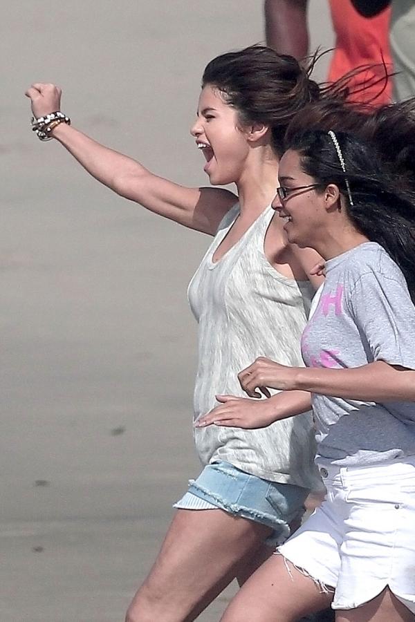 selena gomez beach pictures. Selena Gomez, joined by young