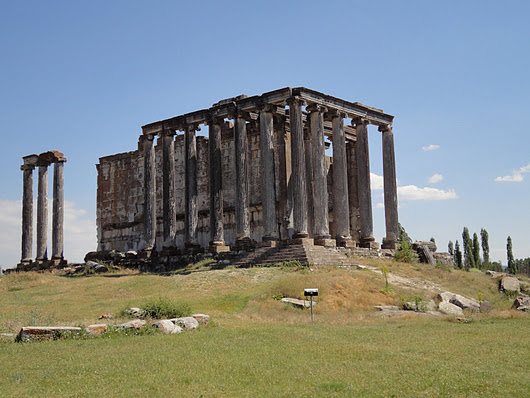 7 Kuil Unik Yang Terkenal Di Yunani [ www.BlogApaAja.com ]
