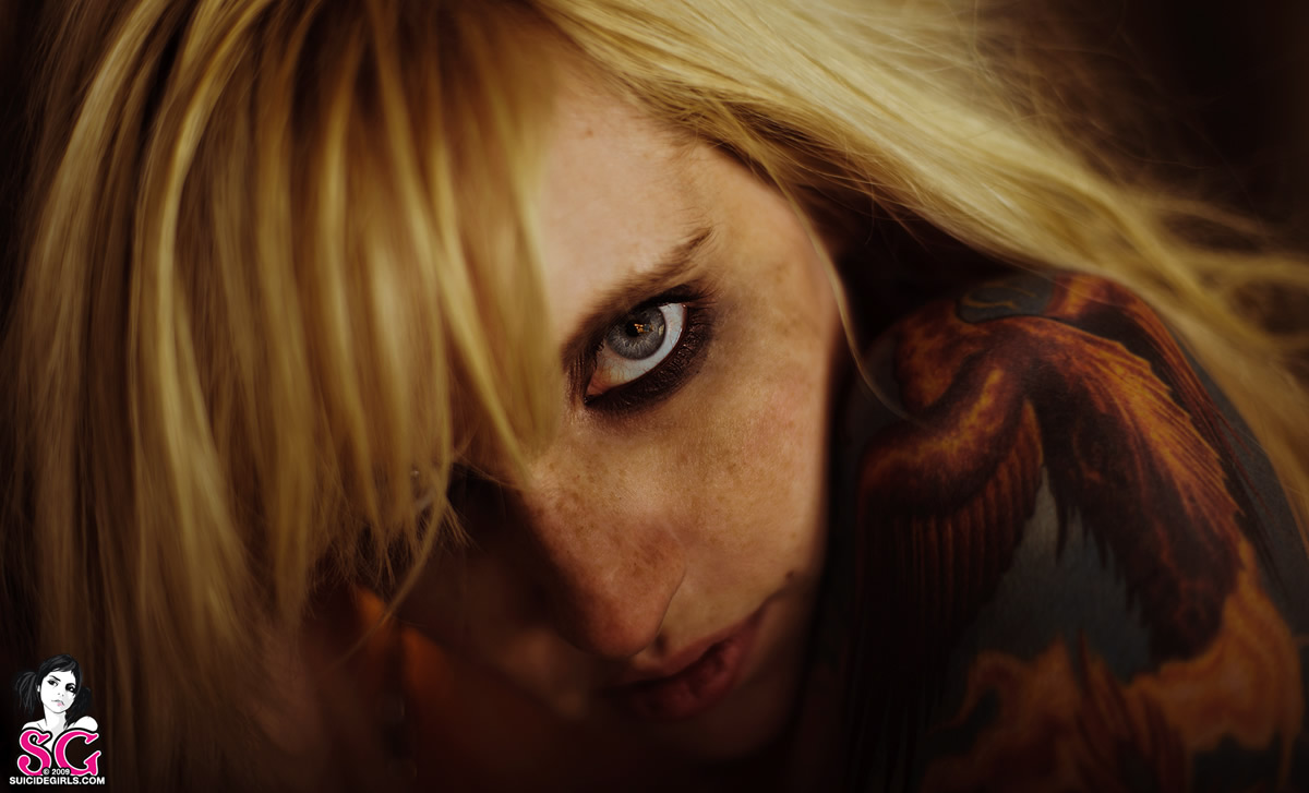 hermosa peliroja de ojos azules hermosa peliroja de ojos azules