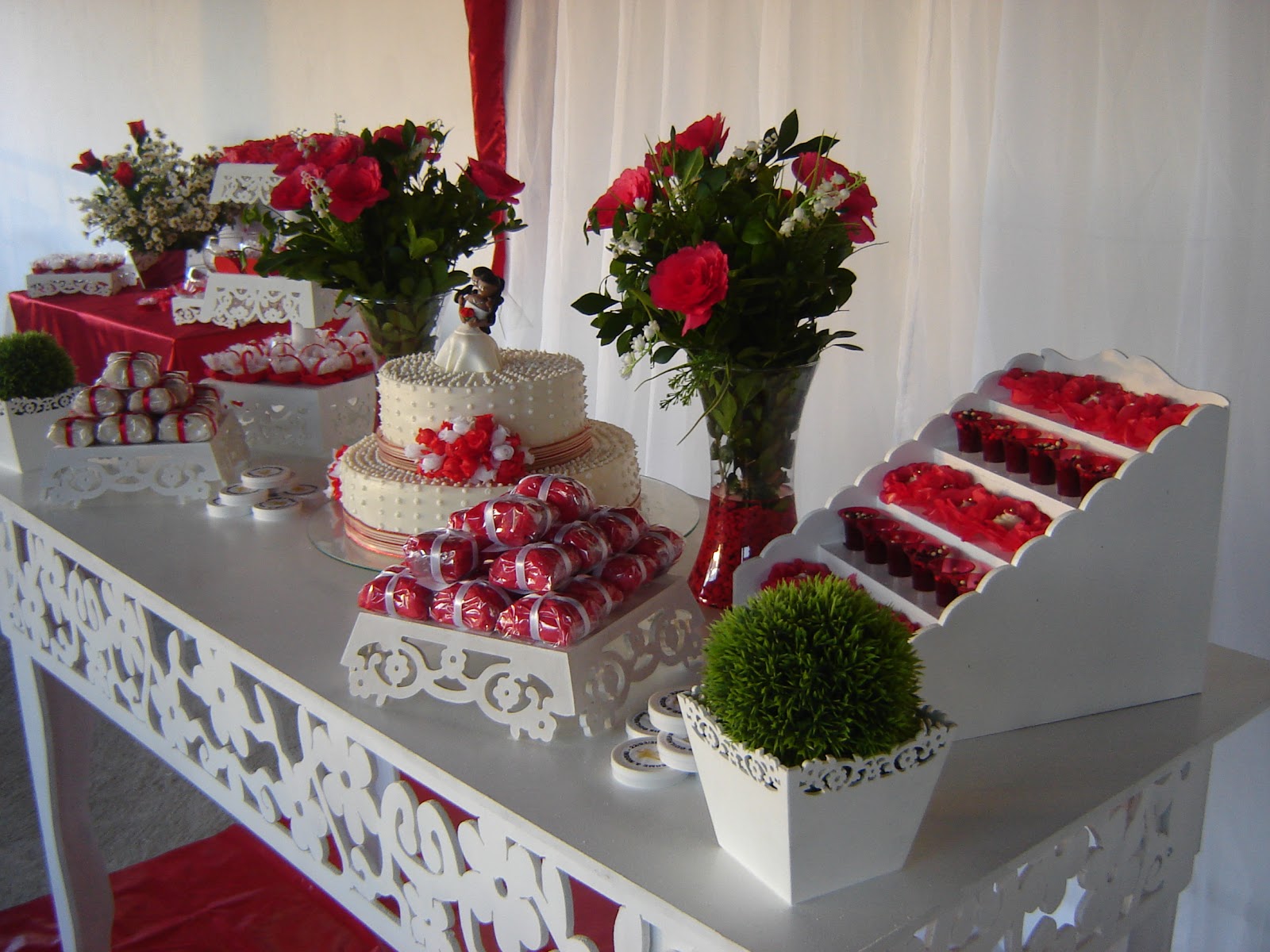 Priscila Arte em balões Casamento Provençal (Vermelho e Branco) Priscila Arte em balões Casamento Provençal (Vermelho e Branco)