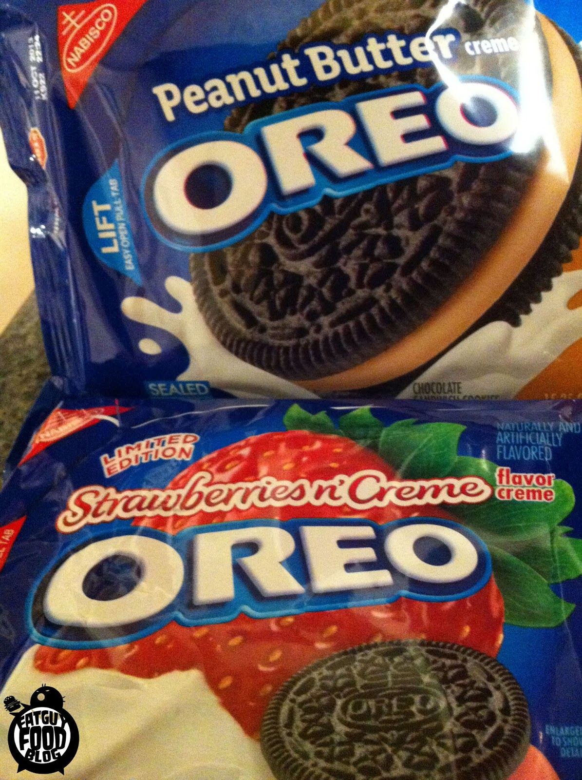 FATGUYFOODBLOG Strawberries n' Creme Oreo cookies!
