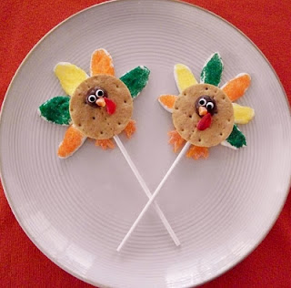 Gobble Gobble Turkey S’mores Pops (Edible Thanksgiving Craft)