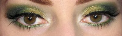 Maquiagem verde e dourado com delineado gatinho Carnaval maquiagem verde e dourado com delineado gatinho Carnaval