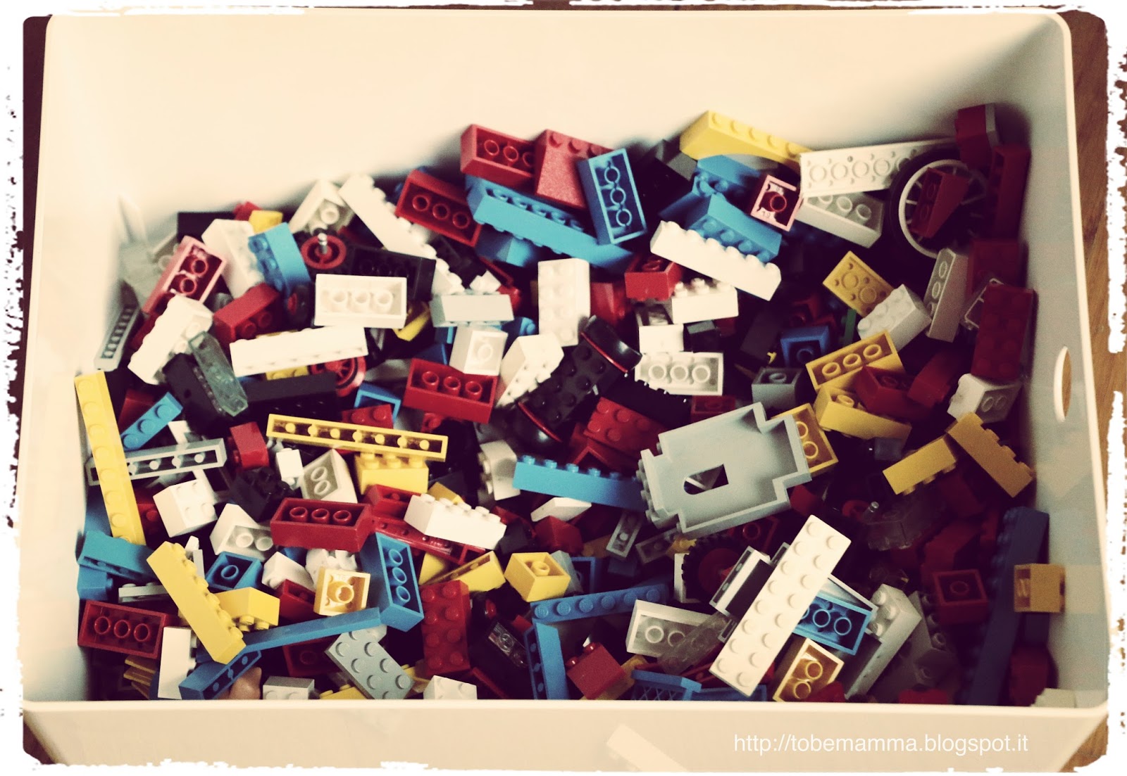 ToBeMamma: Lego Table fai da te