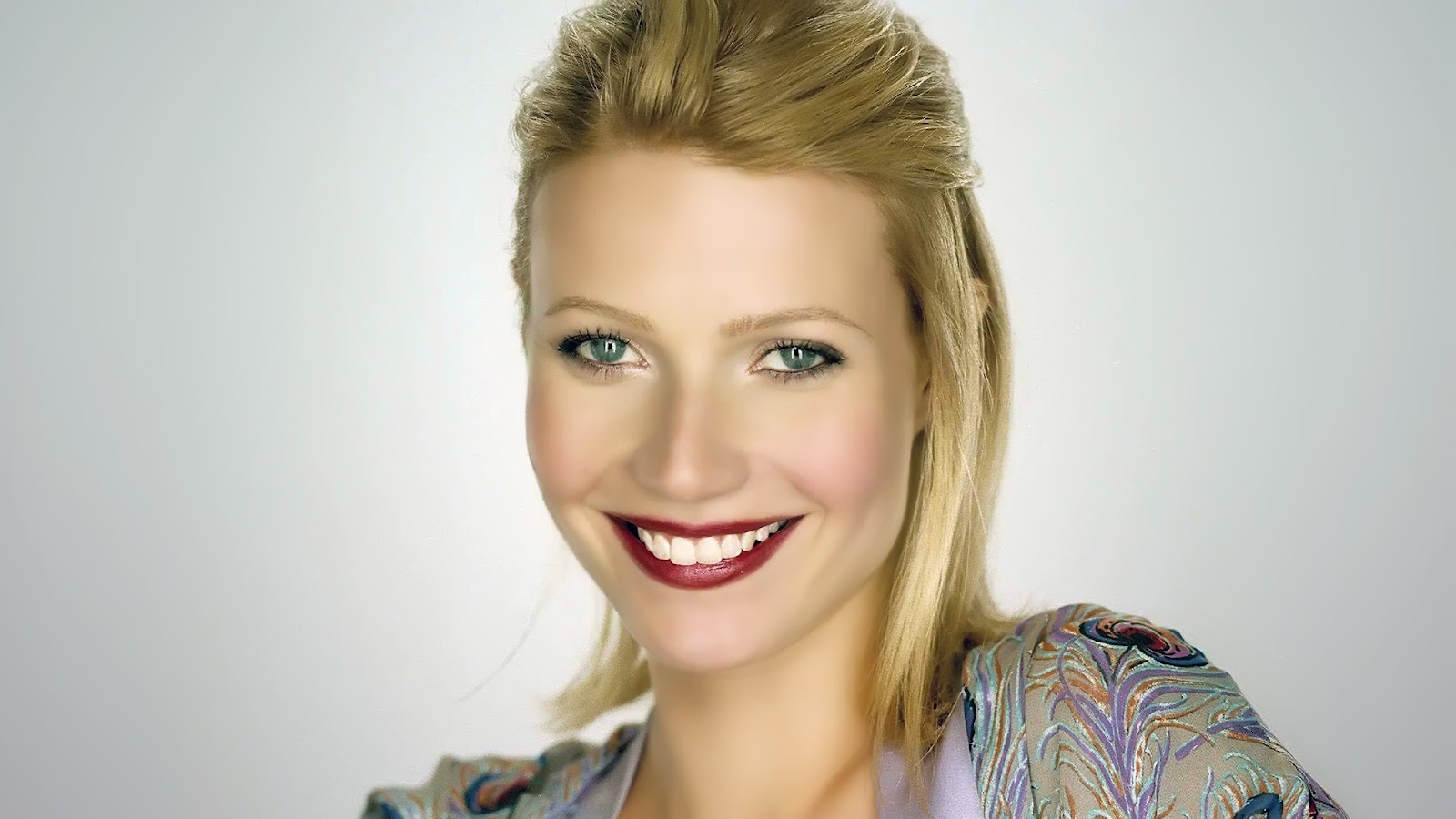 http://4.bp.blogspot.com/-tFT8djlrx2s/UDpFlmgFKMI/AAAAAAAAHtM/3yqUjuswOJA/s1600/Gwyneth-Paltrow-037.jpg