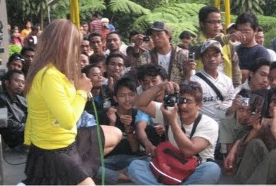 Goyang Erotis Biduan Dangdut Koplo