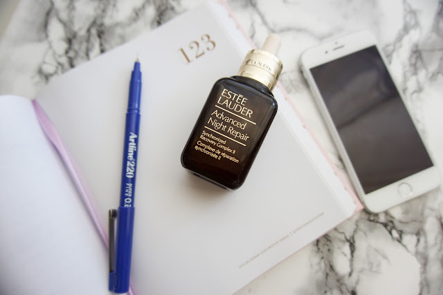 Estee Lauder Advanced Night Repair serum Estee Lauder Advanced night repair synchronised recovery complex II. Excellent facial serum for that night time routine.