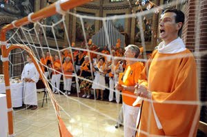 Dutch parishioners mass behind orange priest