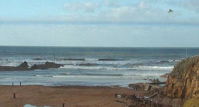 Pantai Summerleaze Menjadi Geger Karena Ada UFO Melintasi