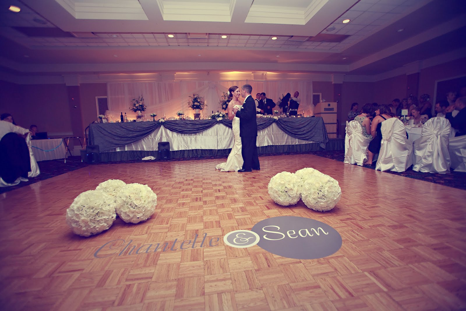 Dance Floor Size For Wedding Reception Por 2017 Tent Size Calculator Shown 40 X For 100 People With