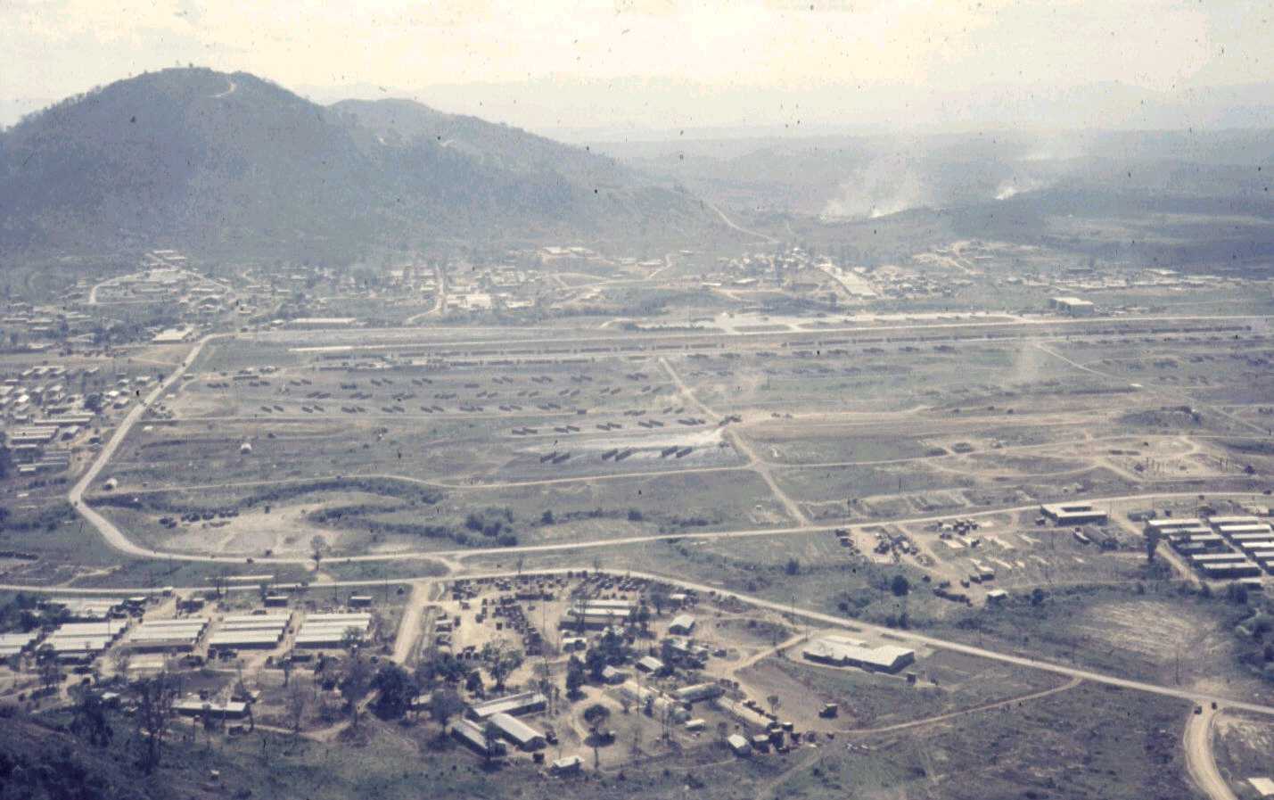 Camp+Radcliff+An+Khe+Vietnam The U.S. Army 1st Cavalry Division (Airmobile) base camp at An Khe ...
