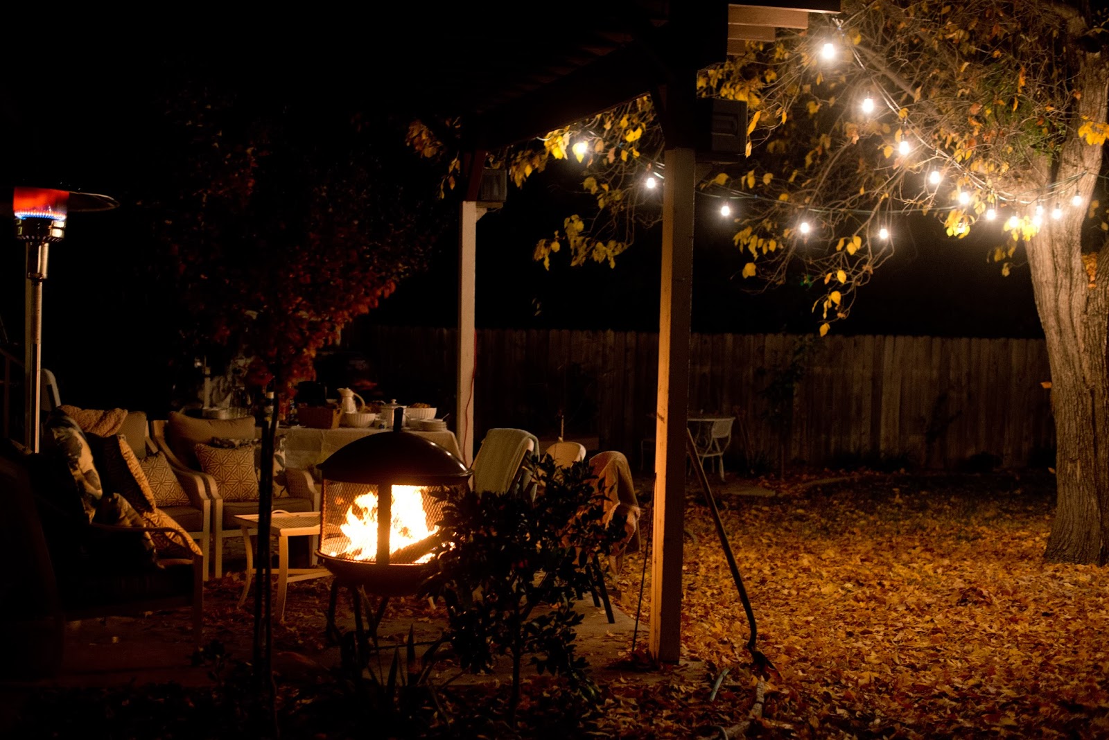 Domestic Fashionista: Backyard Fire Pit and Game Night