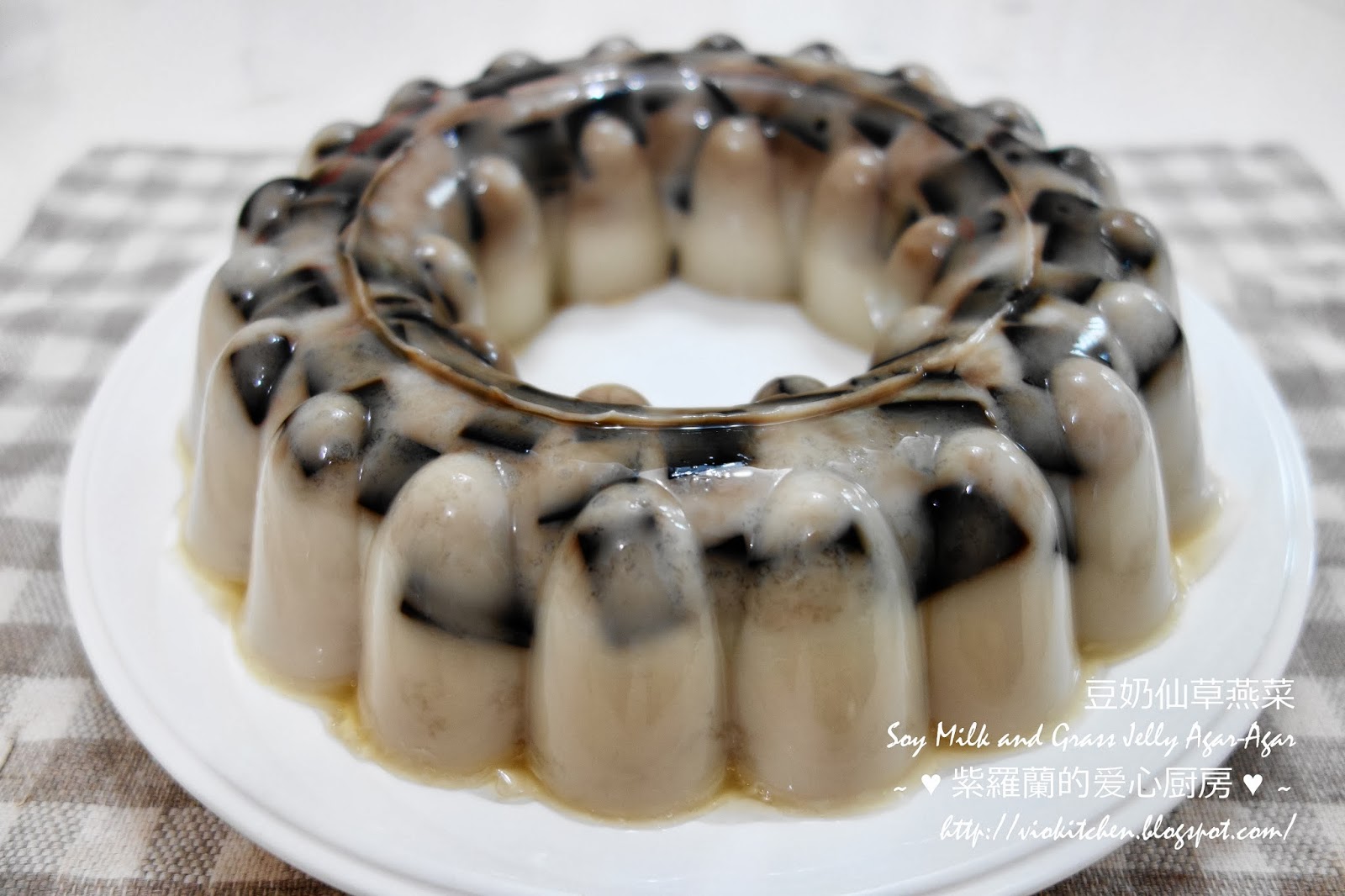 Violet's Kitchen ♥紫羅蘭的爱心厨房♥ 豆奶仙草燕菜 Soy Milk and Grass Jelly AgarAgar
