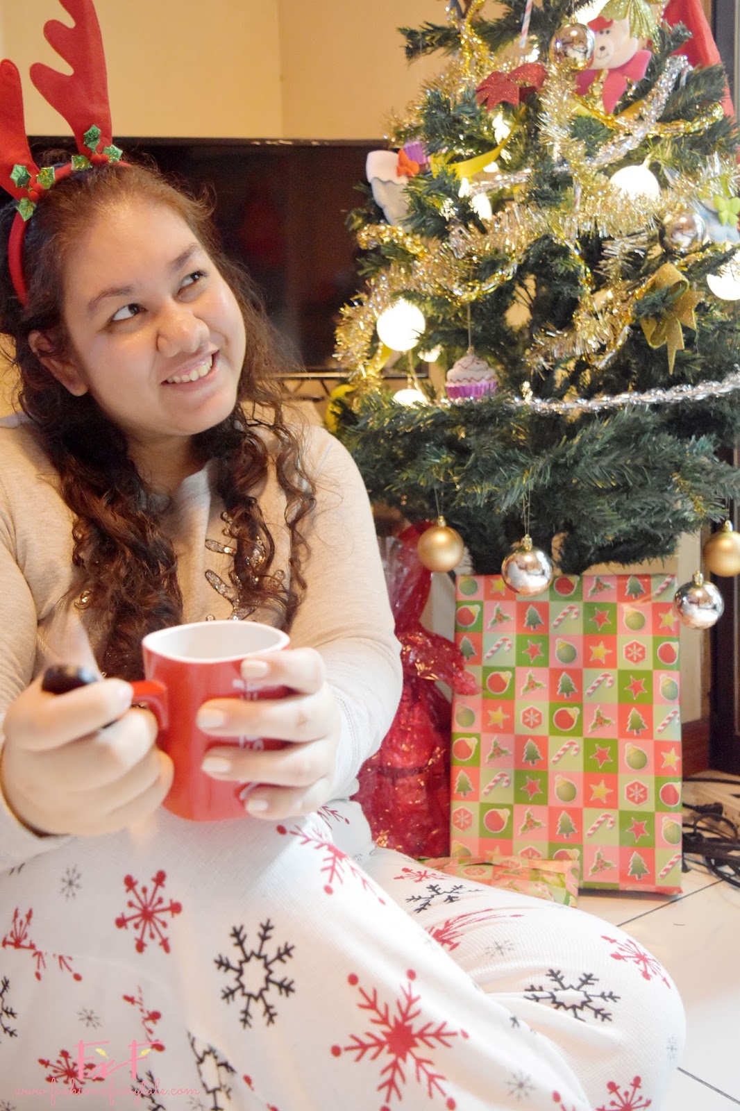 Essentials for a Festive & Cozy Night In on Christmas Eve Fashion