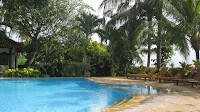 Jardines y piscina del hotel en Amed, Bali. Jardines y piscina del hotel en Amed, Bali.
