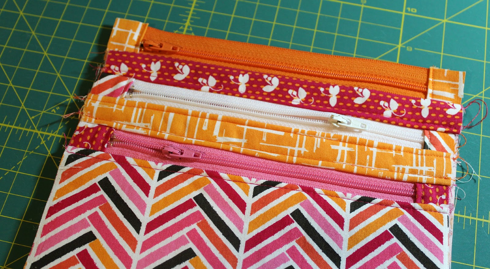 A Quilter's Table TripleZip Pouch A Tutorial