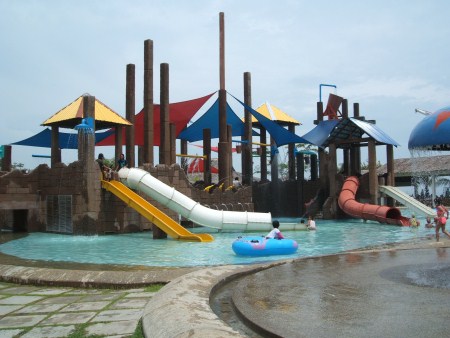 water castle pantai cermin