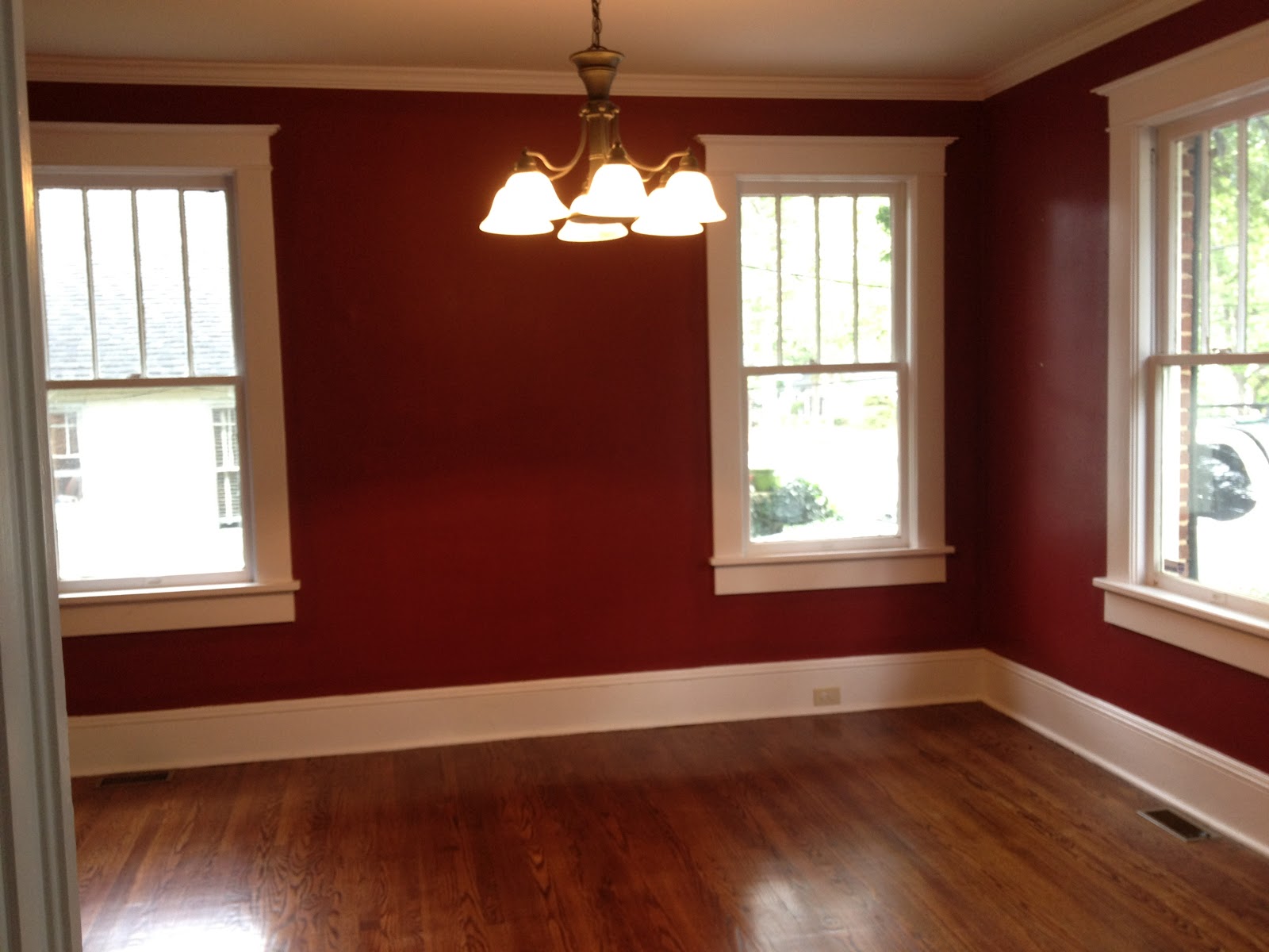 Red walls, white trim, dark floor Houspiration Pinterest
