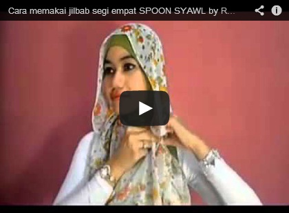 Cara memakai jilbab segi empat SPOON SYAWL by RIKSA FITRI