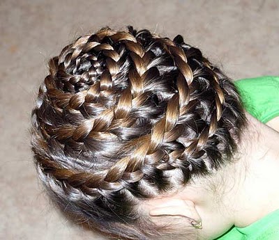 Bonitas trenzas para niñas paso a paso ,te gusta hacerle bonitos peinados o trenzas a tus hijas y justamente hoy buscas un estilo de trenza original y