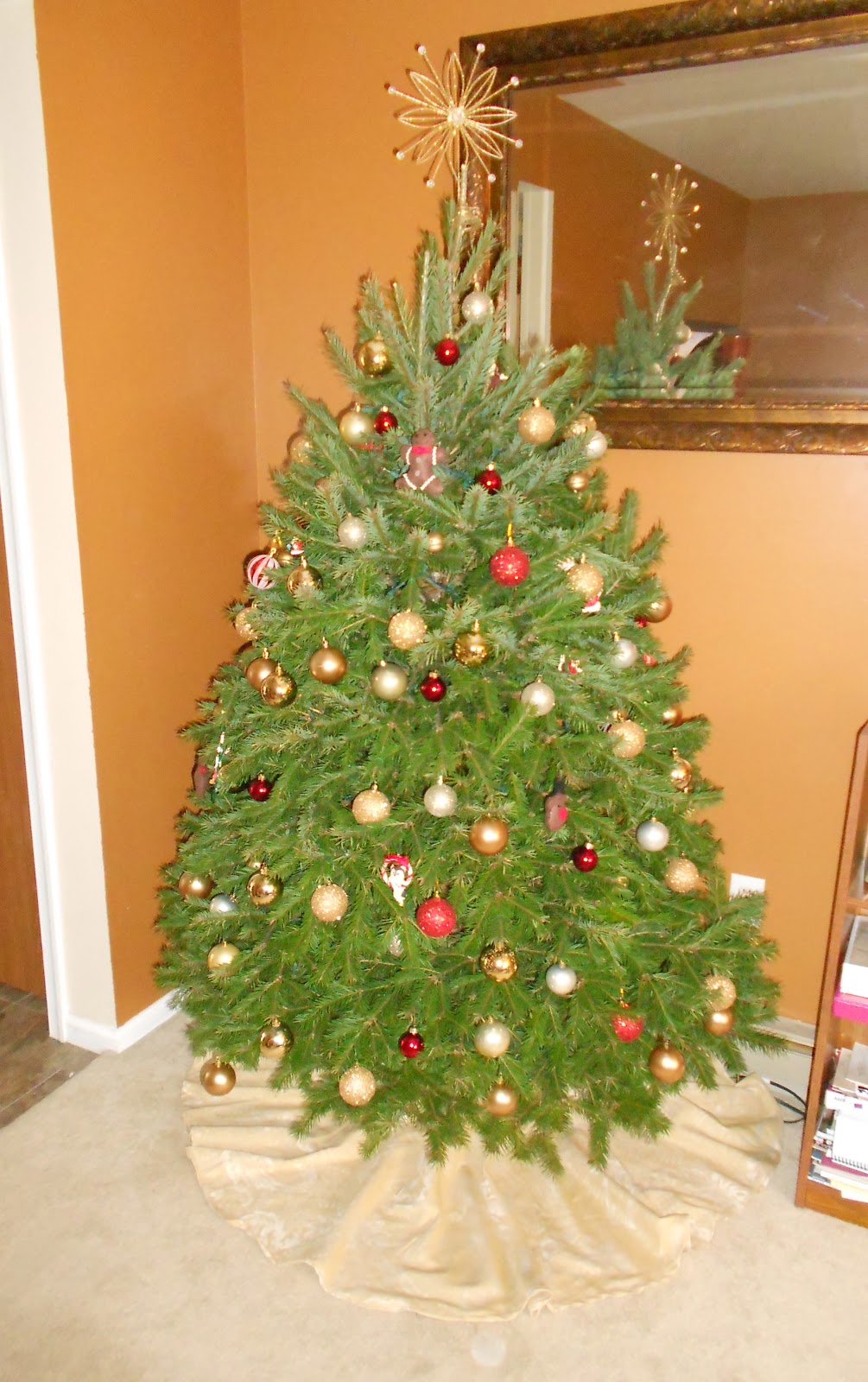 DIY Tree Skirt from Table Cloth My Girlish Whims