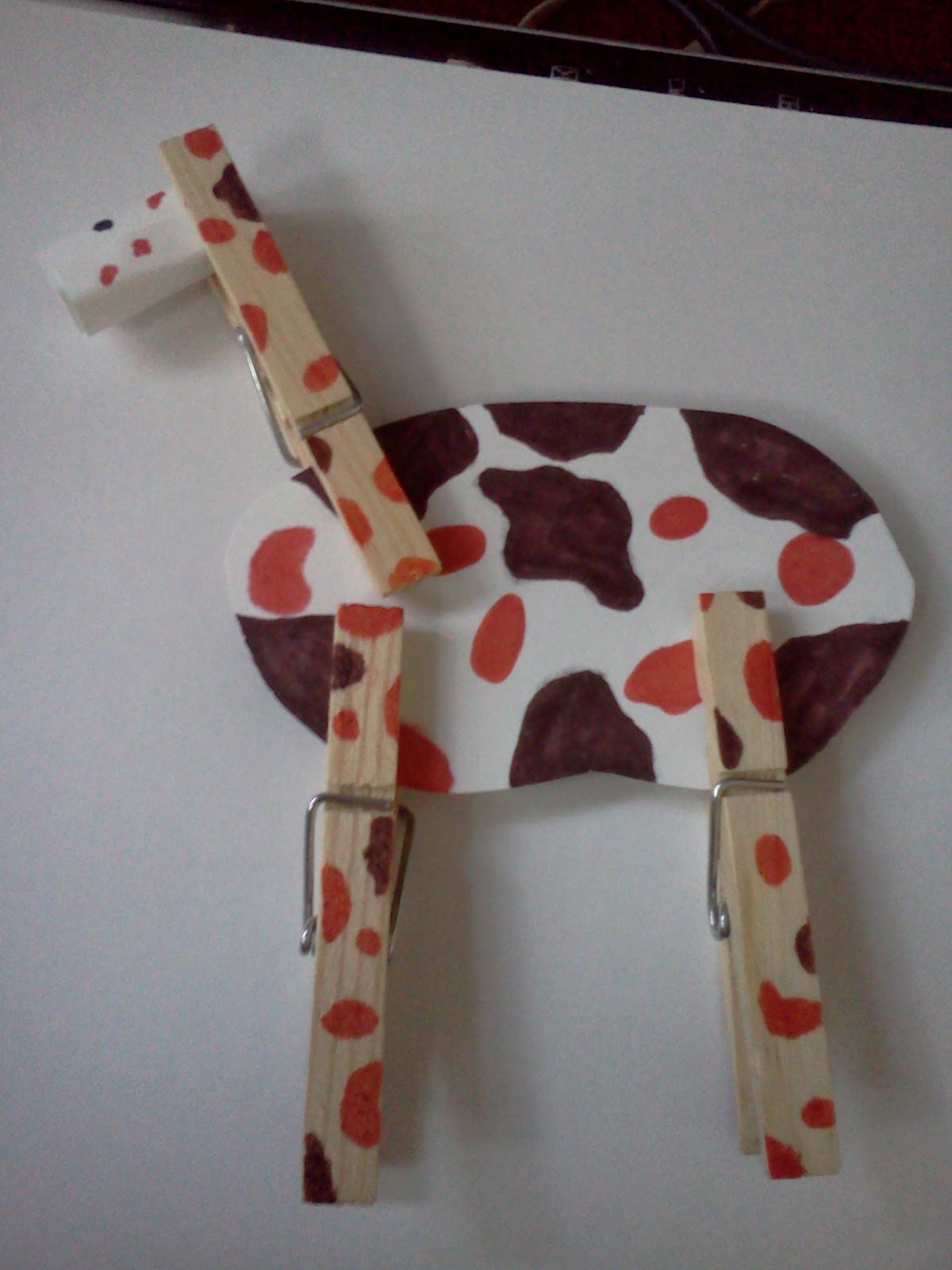The Weekly Craft Clothes Pin Giraffe
