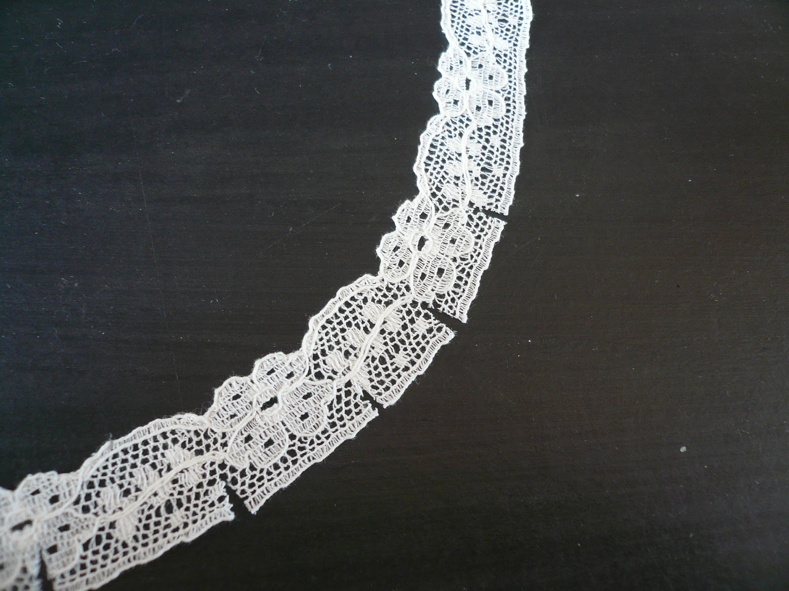 Handmade Jane Tutorial How to apply a lace trim to a Peter Pan collar